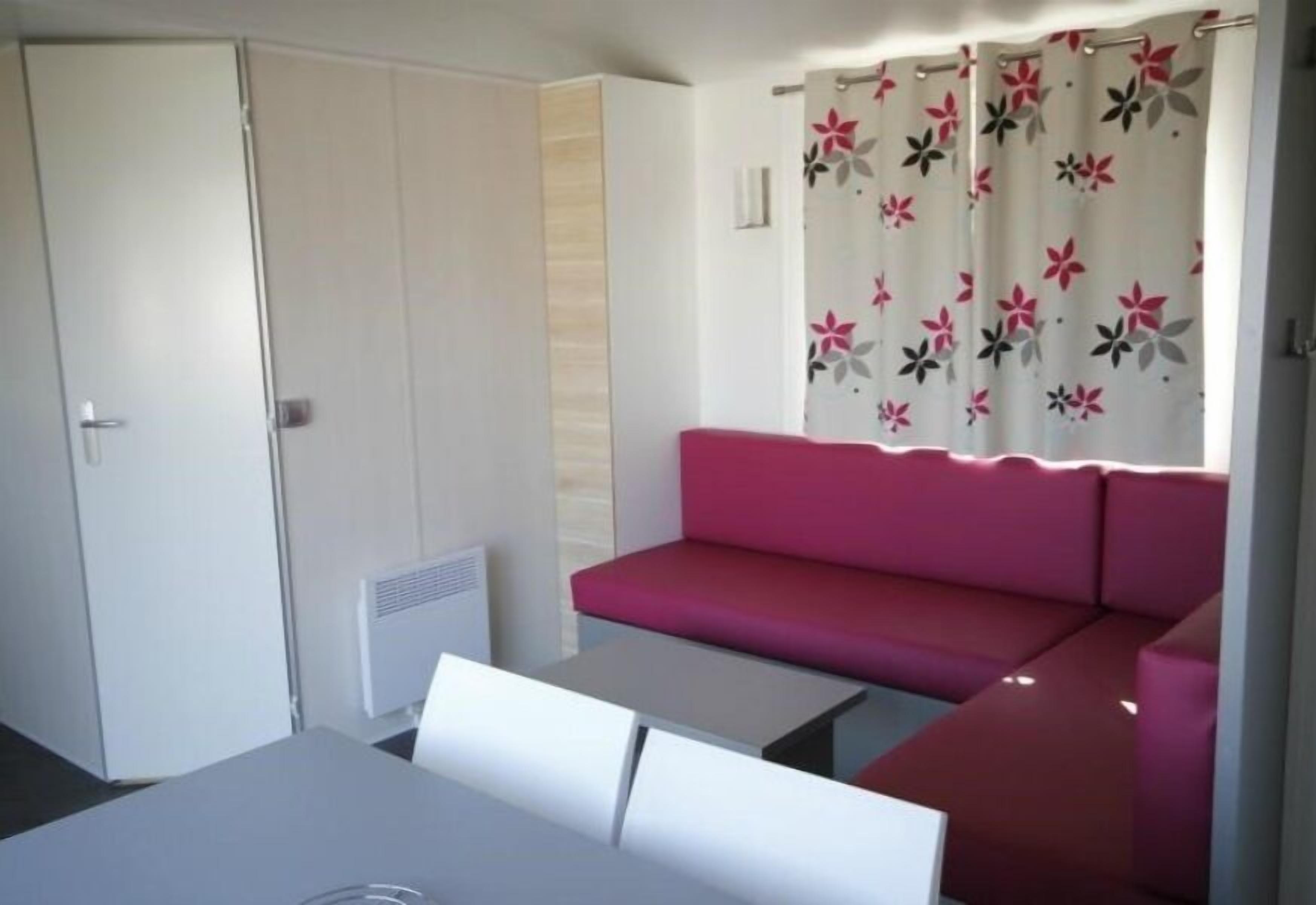 Mobile Home (2-6 persons) | Living area | Flat-screen TV