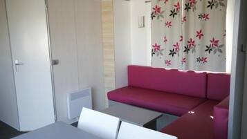 Mobile Home (2-6 persons) | Living area | Flat-screen TV