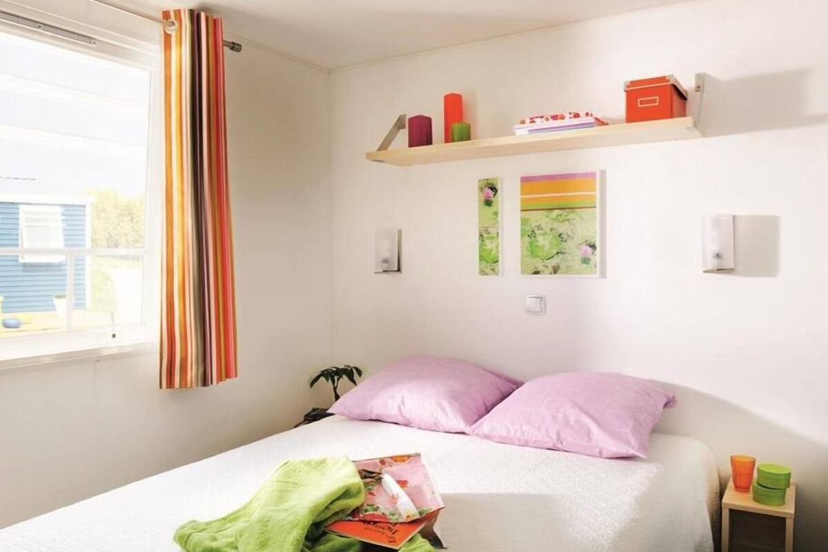 Mobile Home (2-4 persons) | Seterika/papan seterika, katil bayi/kot (surcaj) 