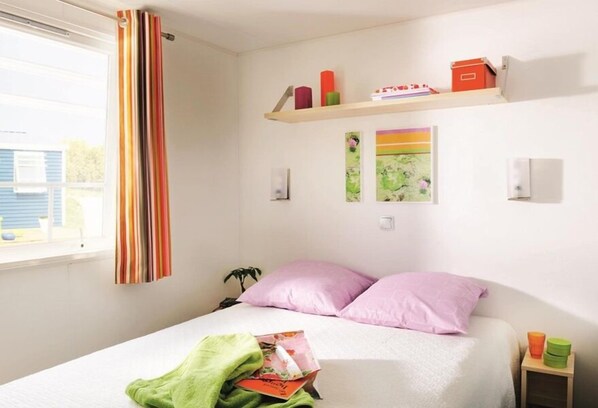 活动屋 (2-4 persons) | 熨斗/熨板、婴儿床