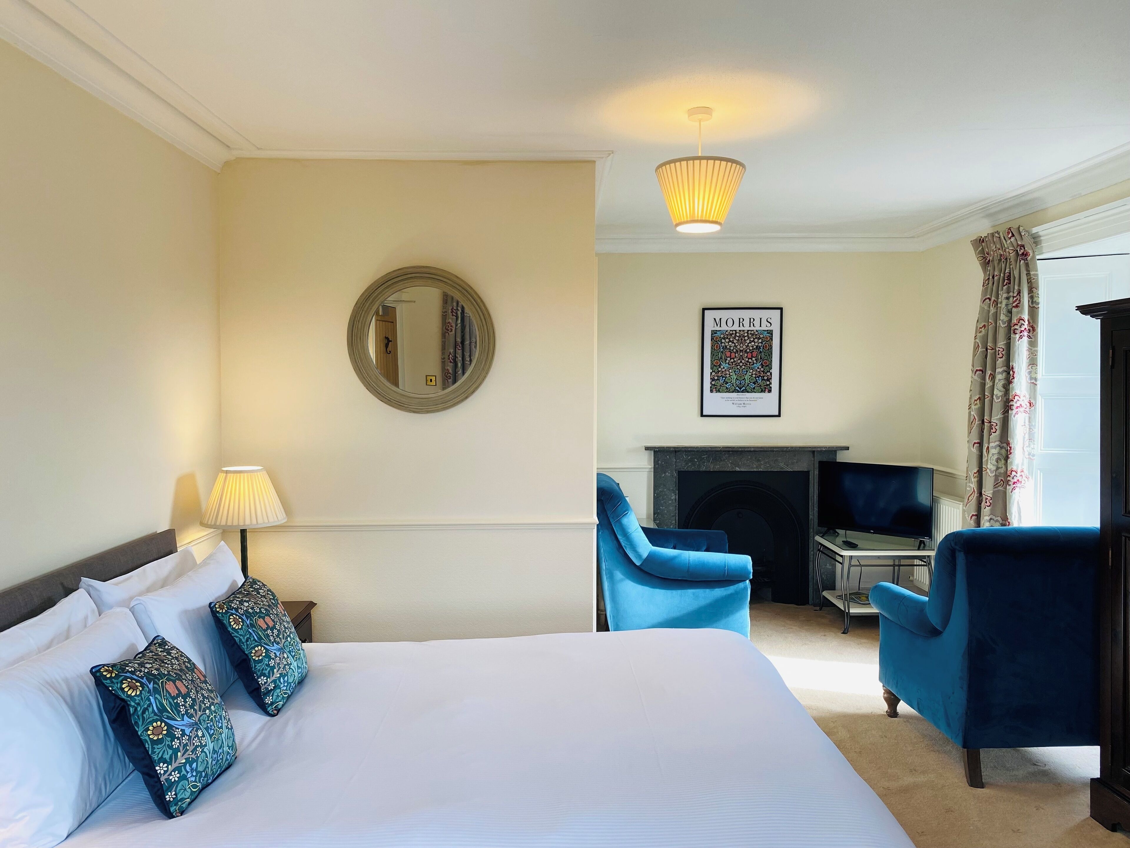 superior king | 1 bedroom, iron/ironing board, free wifi, bed sheets