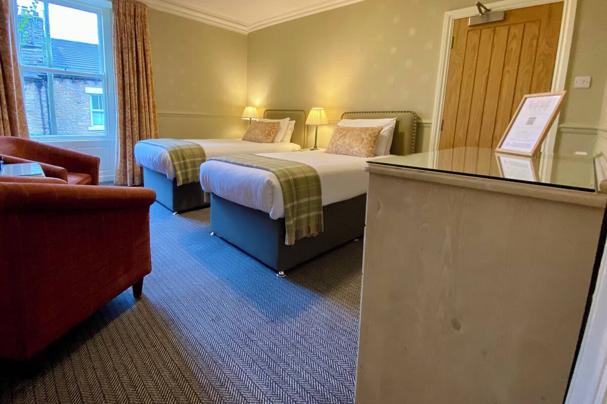 Superior Twin Room | Iron/ironing board, free WiFi, bed sheets