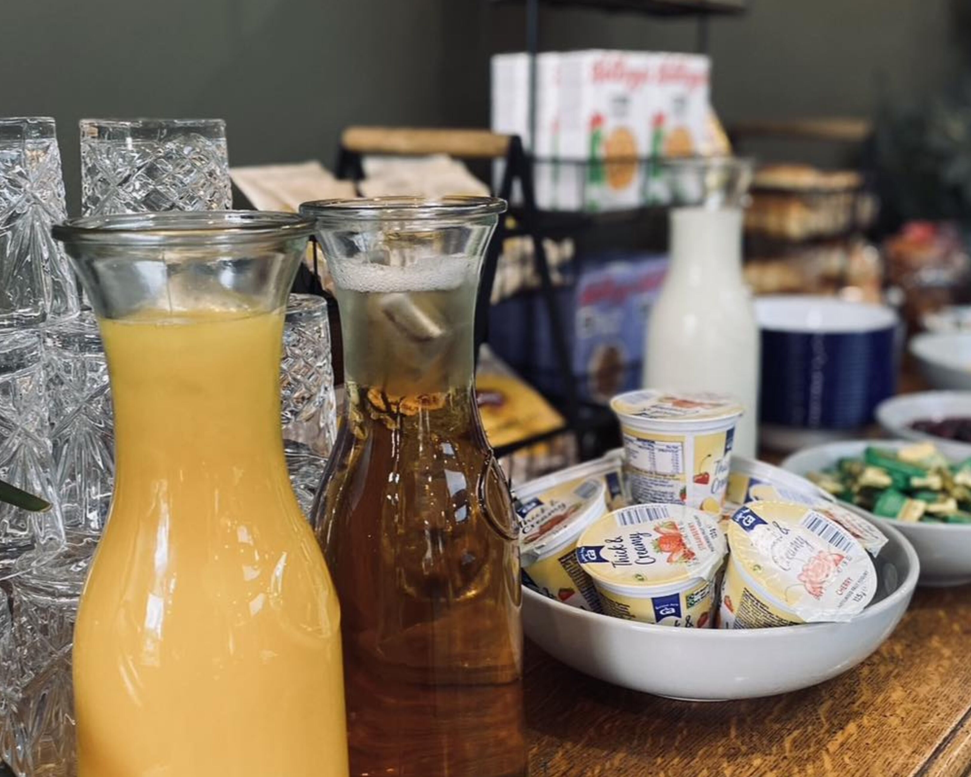 free daily english breakfast