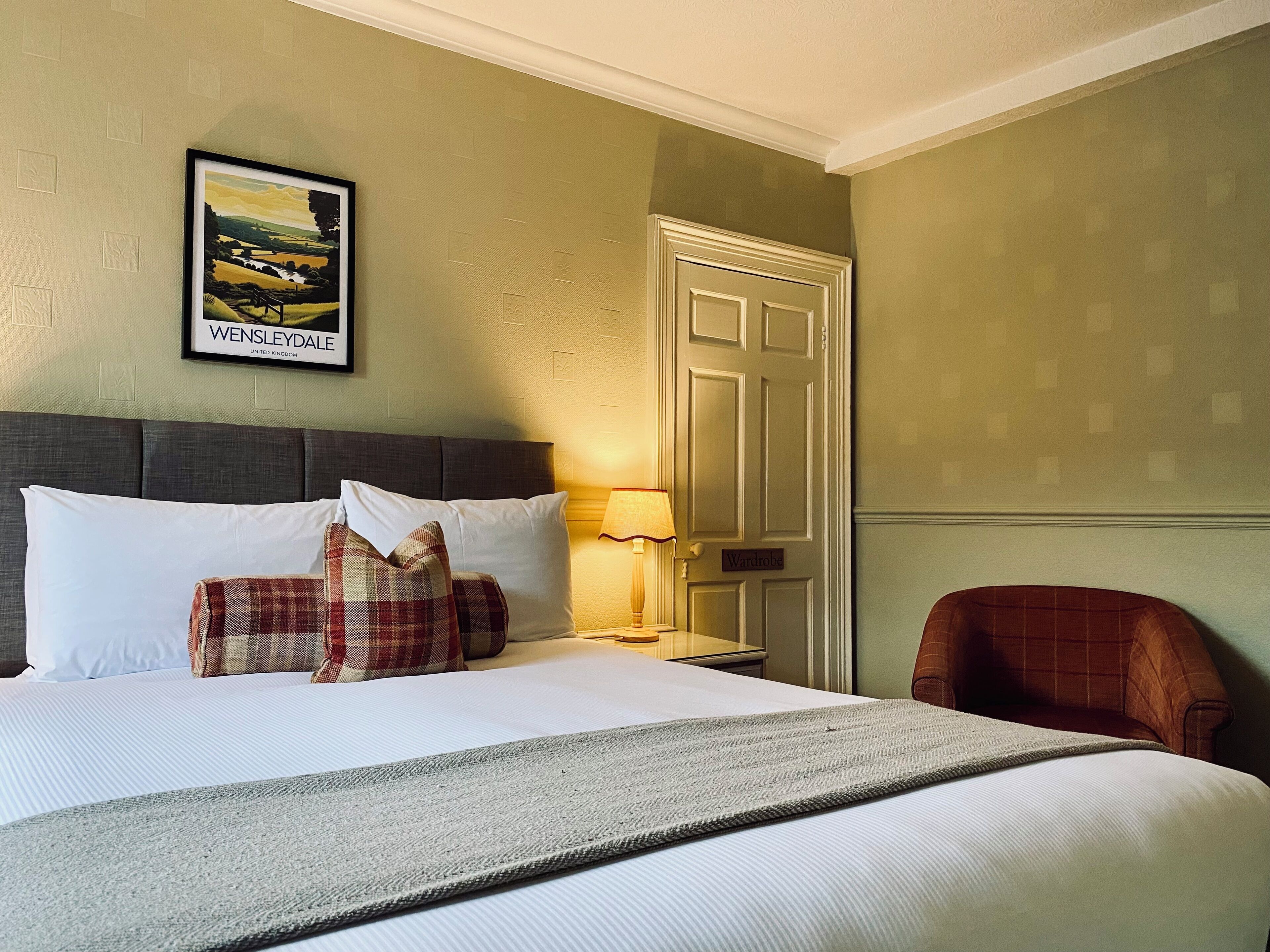 Iron/ironing board, free WiFi, bed sheets