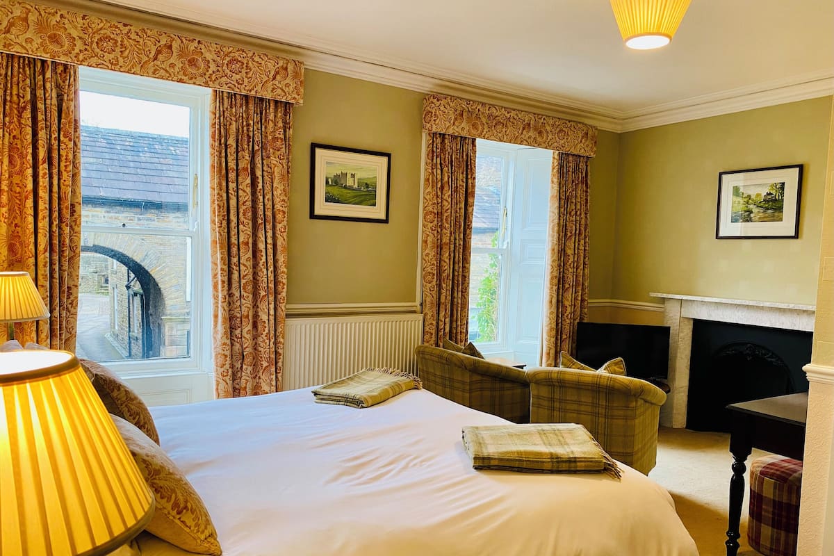 superior king | 1 bedroom, iron/ironing board, free wifi, bed sheets