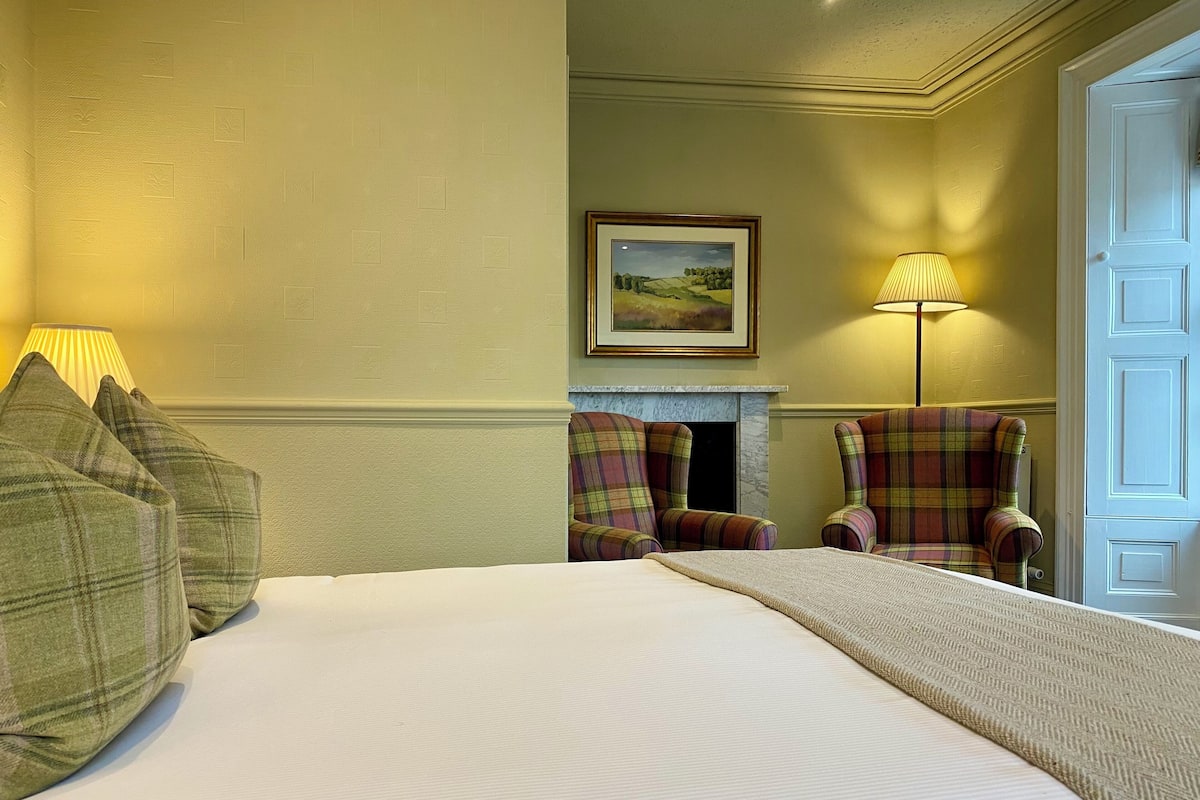 Superior King | Iron/ironing board, free WiFi, bed sheets