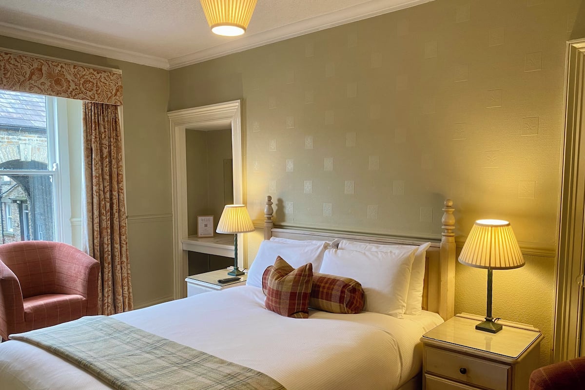 standard double | 1 bedroom, iron/ironing board, free wifi, bed sheets