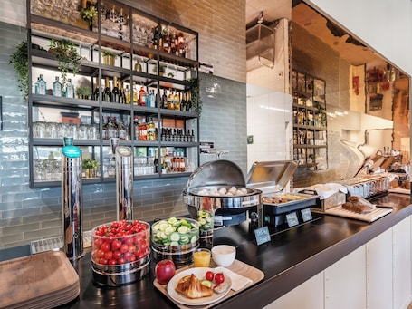 Restaurant. B&B Hotel Zürich Airport Rümlang