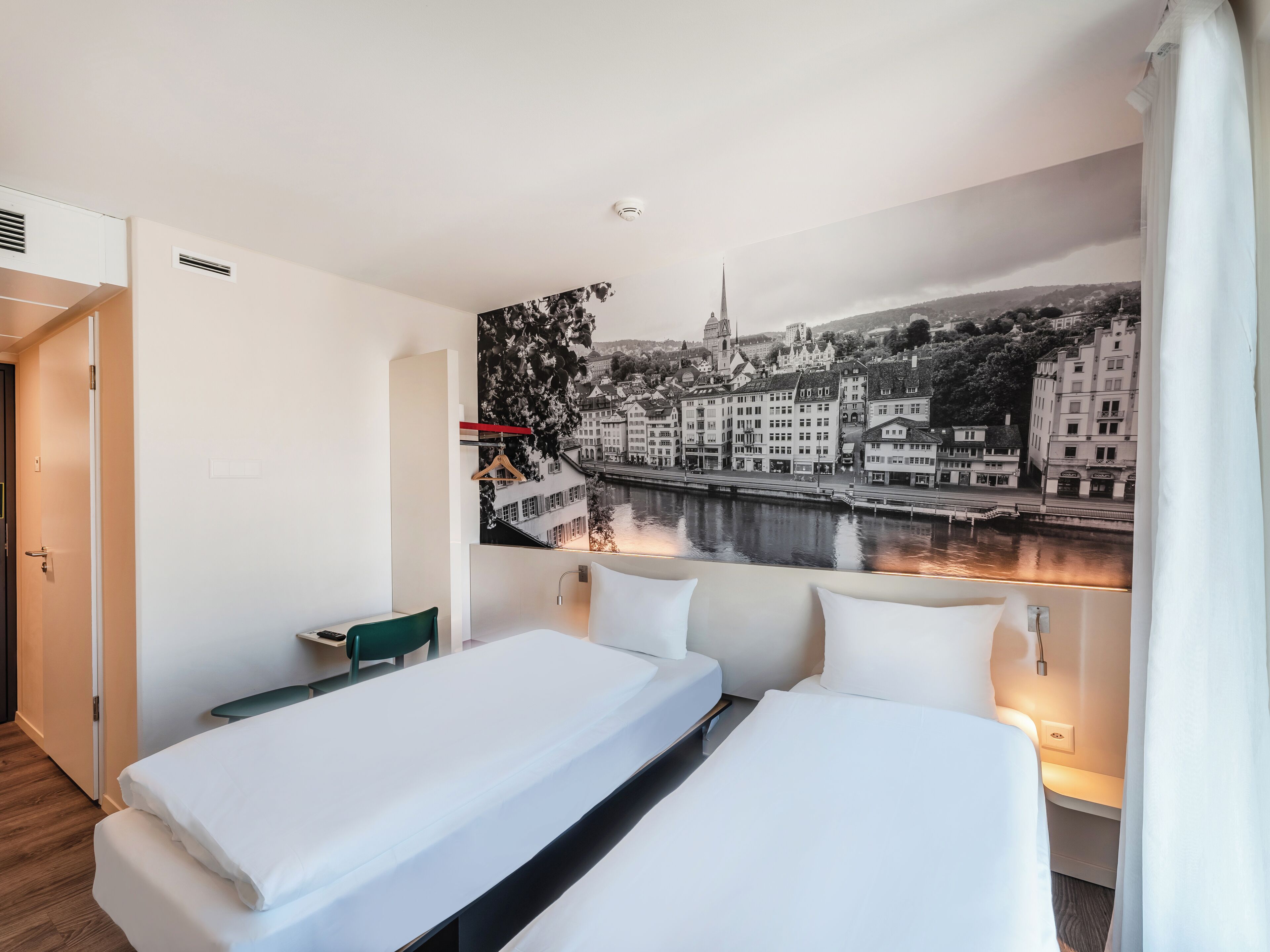 1 bedroom, premium bedding, desk, soundproofing