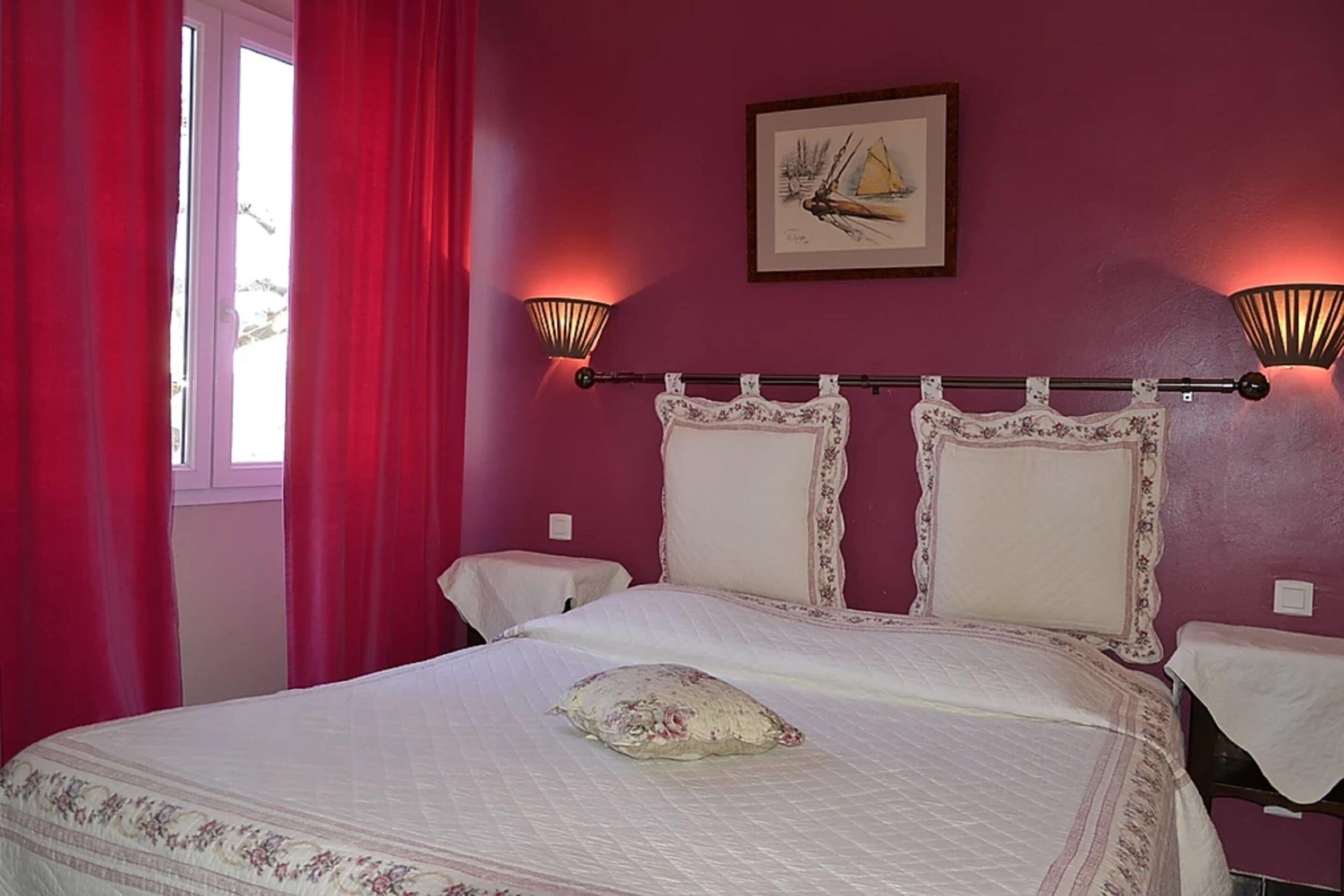 comfort double room | desk, free cots/infant beds, free wifi, bed sheets