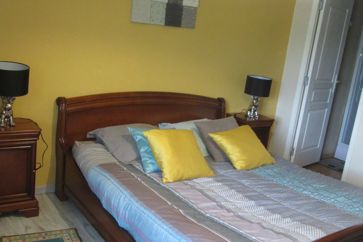 Double Room (Lagon) | Blackout drapes, iron/ironing board (on request), cribs (free)