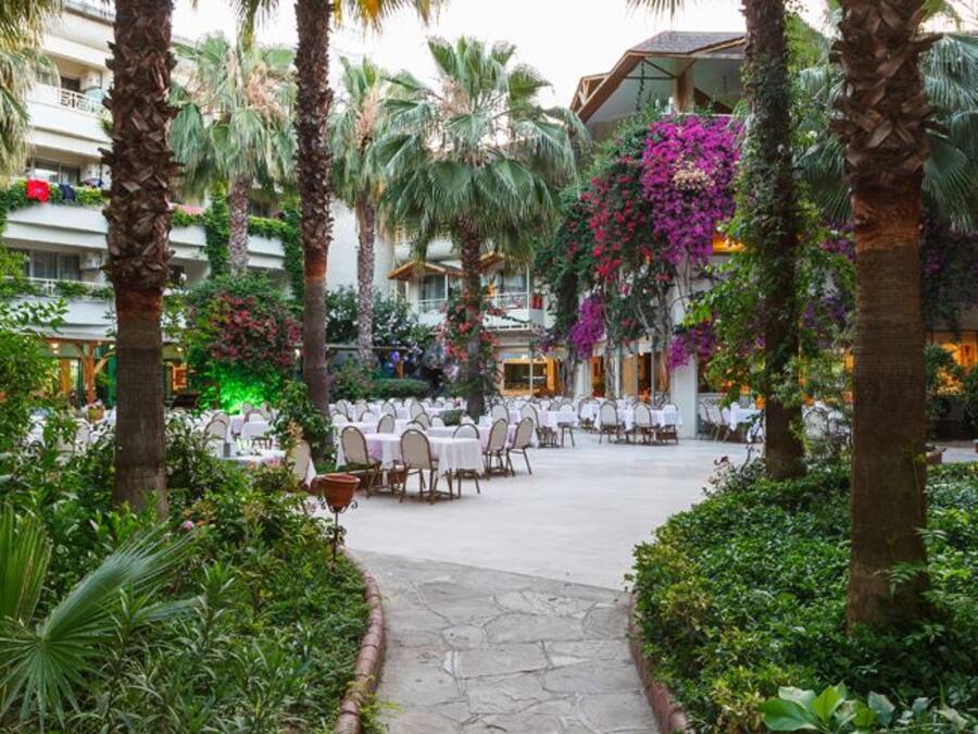 Breakfast, lunch, dinner served; international cuisine