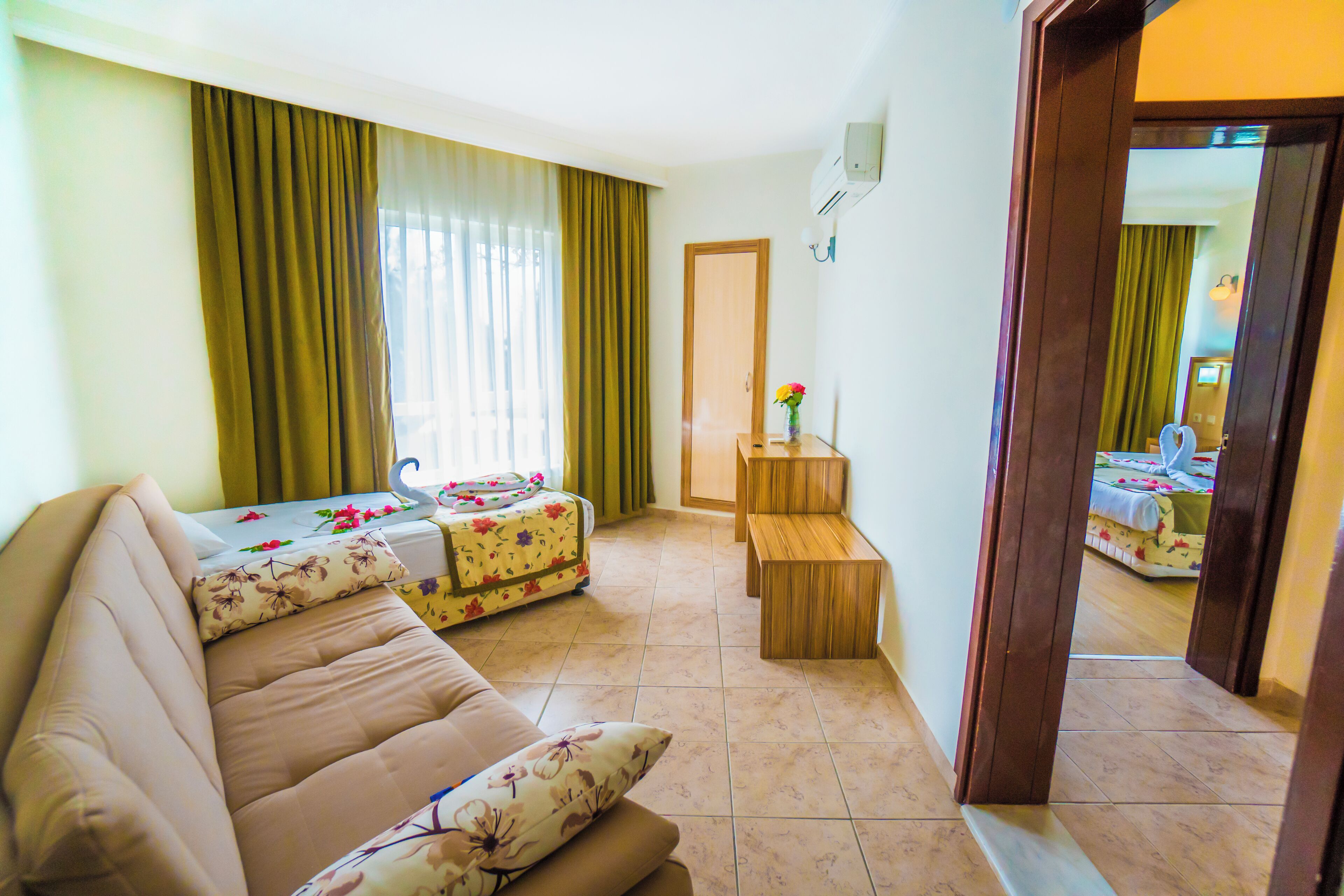 Family Room | Individually decorated, desk, laptop workspace, WiFi