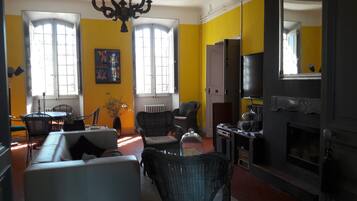 Coin salon dans le hall