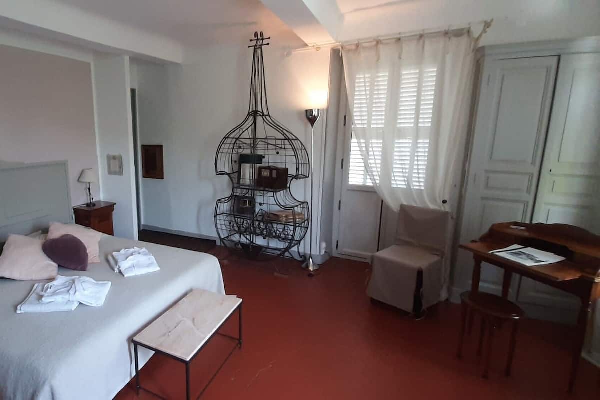 Double Room (Les Melomanes) | Individually decorated, individually furnished, blackout drapes