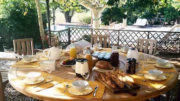 Petit-déjeuner continental compris tous les jours