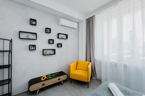 Exclusive Apartment, 2 Bedrooms, Terrace, City View | Living room | Flat-screen TV