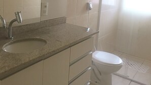 Huoneisto, kaupunkinäköala | Kylpyhuone