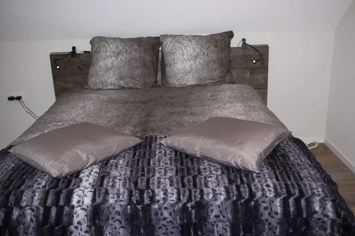 Double Room, Private Bathroom (D'n Hooizulder) | WiFi (free), bed sheets