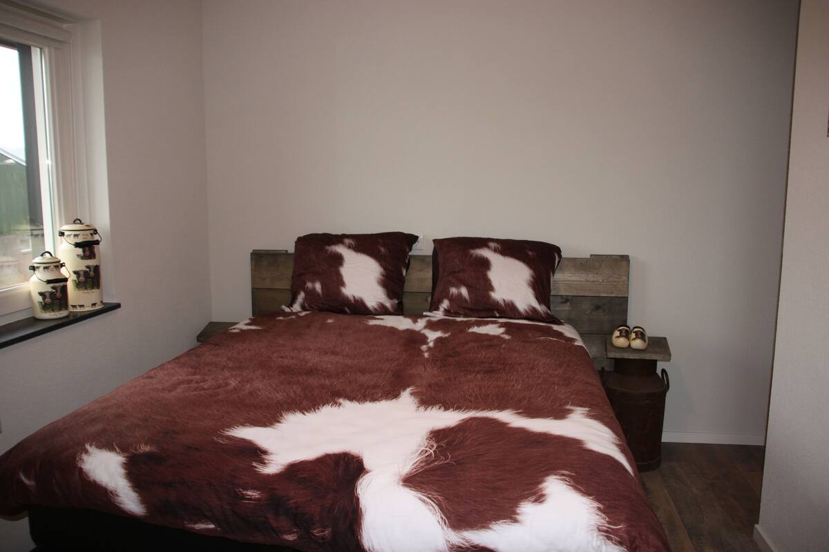 Deluxe Double Room, Bathtub (Loeigoeikamer) | WiFi (free), bed sheets