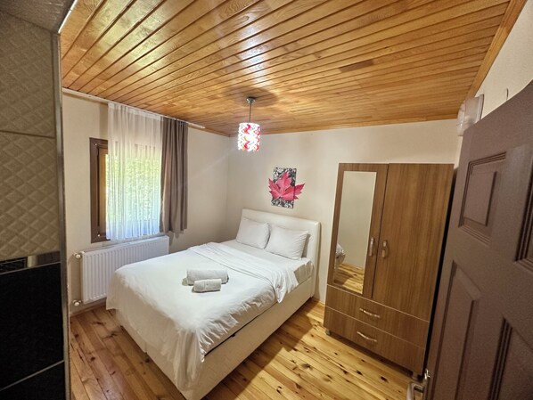 Royal-Apartment | Schreibtisch, schallisolierte Zimmer, Bügeleisen/Bügelbrett