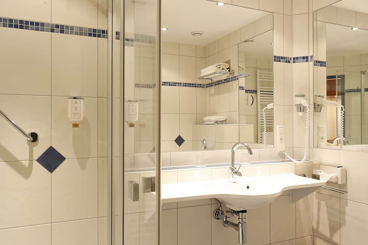 shower, free toiletries, hair dryer, towels