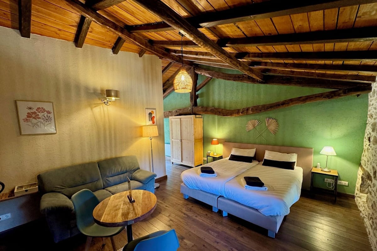 Chambre Prestige double ou avec lits jumeaux, 1 lit double ou 2 lits jumeaux | Literie de qualité, coffre-fort, décor unique, ameublement unique