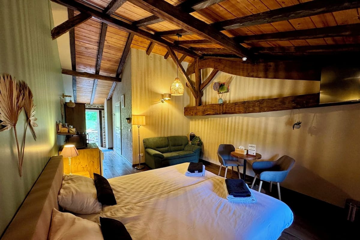 Chambre Prestige double ou avec lits jumeaux, 1 lit double ou 2 lits jumeaux | Literie de qualité, coffre-fort, décor unique, ameublement unique