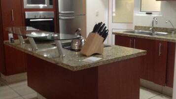 Family Condo, 3 Bedrooms | Private kitchen | Full-size fridge, microwave, oven, stovetop