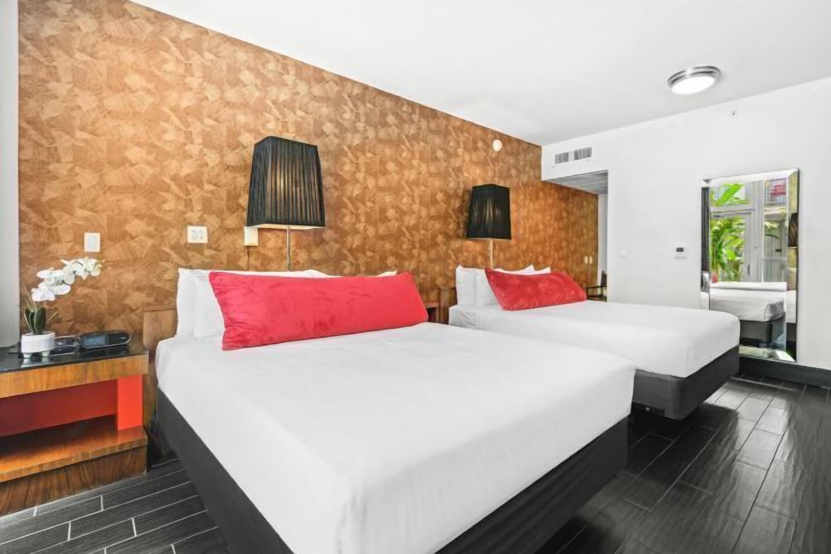 Hypo-allergenic bedding, minibar, in-room safe, desk