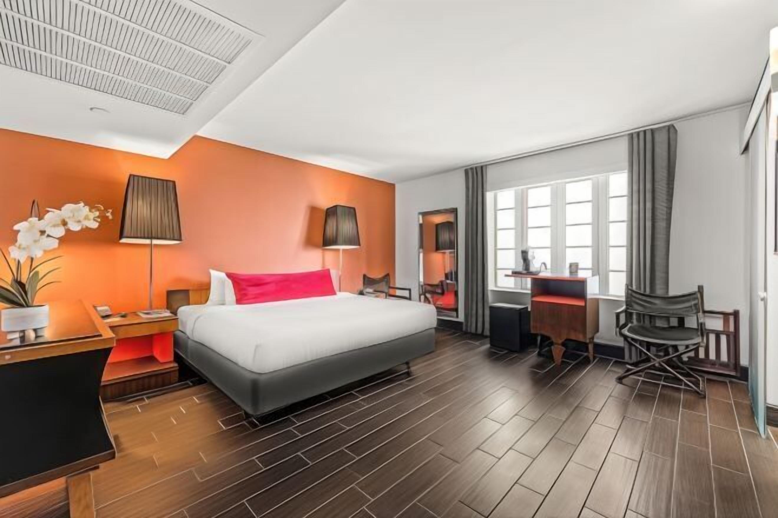 Hypo-allergenic bedding, minibar, in-room safe, desk