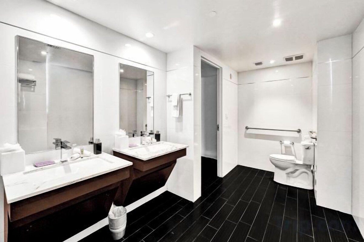 Bathroom | Hair dryer, towels, soap, shampoo