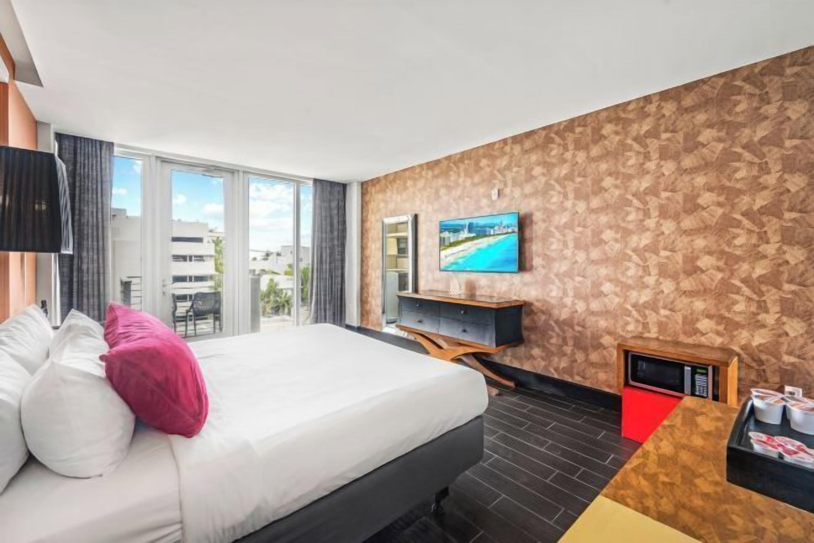 Hypo-allergenic bedding, minibar, in-room safe, desk