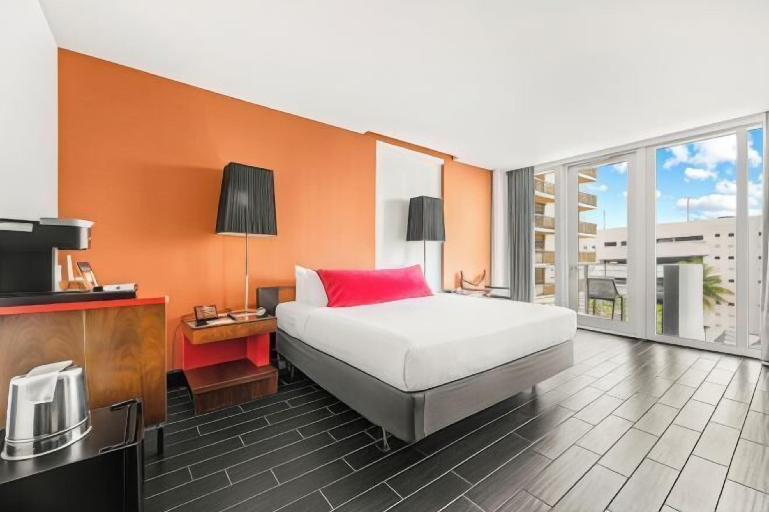 Hypo-allergenic bedding, minibar, in-room safe, desk