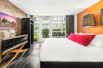 Deluxe Room, 1 King Bed, Garden View | Hypo-allergenic bedding, minibar, in-room safe, desk at The Fairwind Hotel