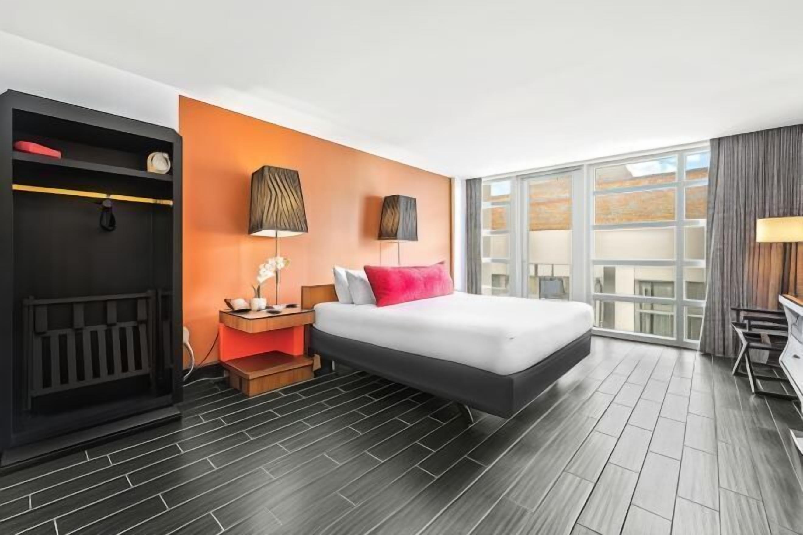 Hypo-allergenic bedding, minibar, in-room safe, desk