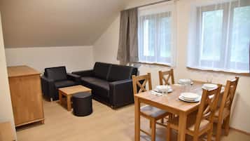 Executive apartman, 1 hálószobával, konyha | Nappalirész | Síkképernyős tévé