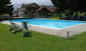 Piscina externa sazonal