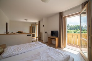 Quarto triplo | Cofres nos quartos, escrivaninha, berços (sobretaxa), Wi-Fi de cortesia
