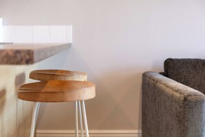 Interior - Elliot Suite No2 - Donnini Apartments (Ayr)