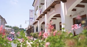 Front of property - Le Tre Caravelle Hotel (Centola)