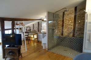 Standard Double Room, Private Bathroom, City View (Chambre cuivre) | Bathroom - Impasse du Boeuf (Lavaur)