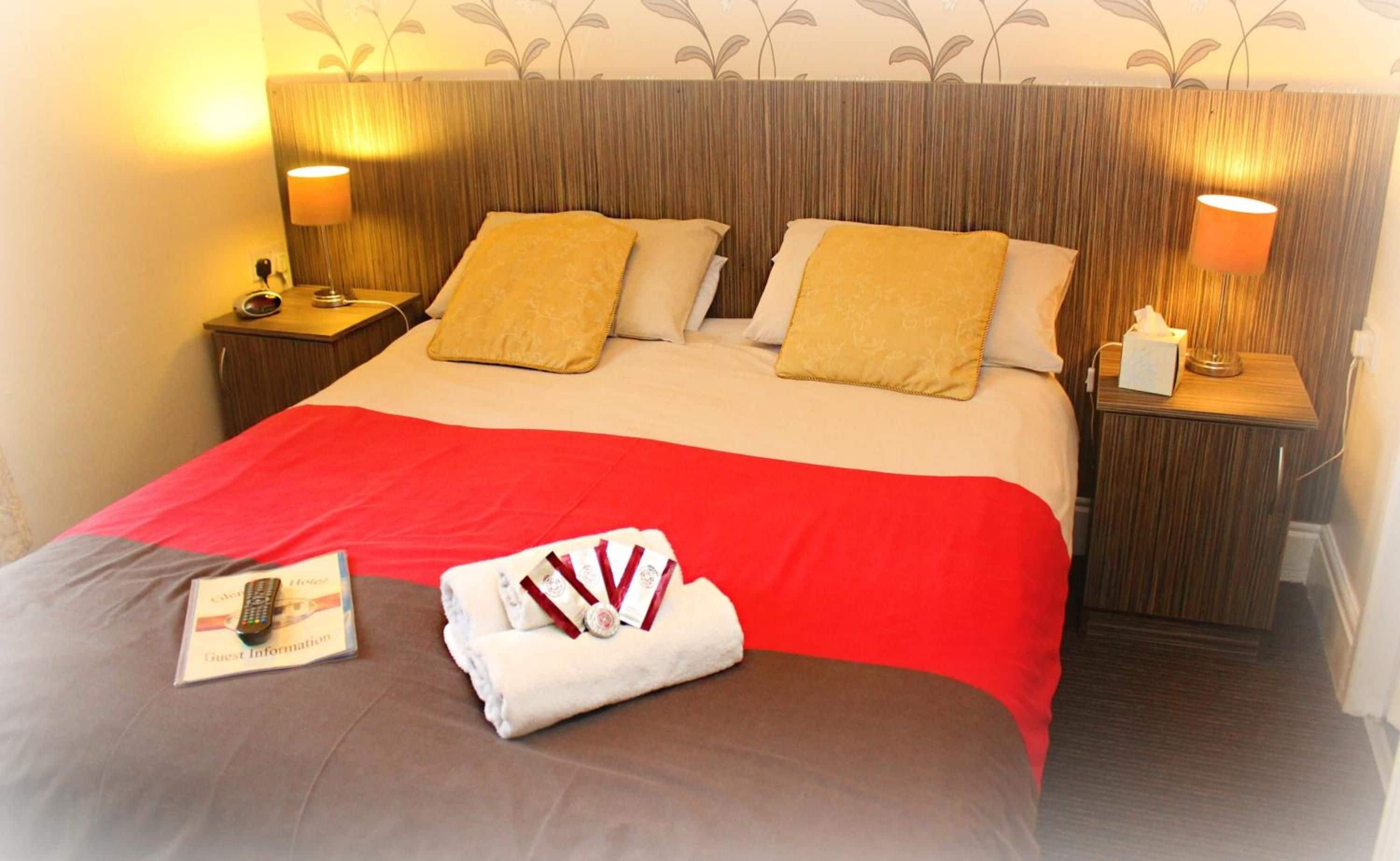 Cortinas blackout, wifi gratis y ropa de cama 