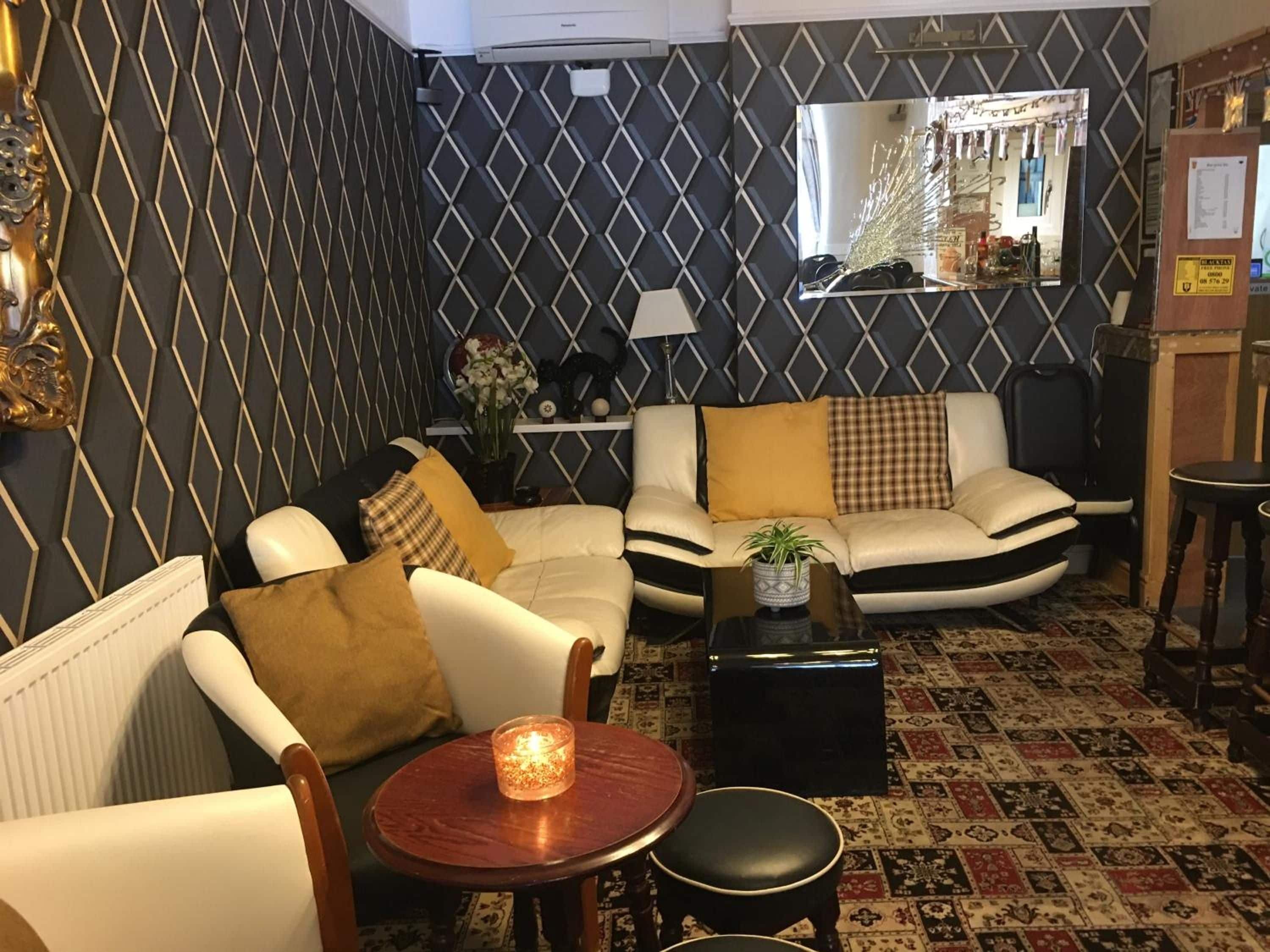 Photo - Glenheath Hotel