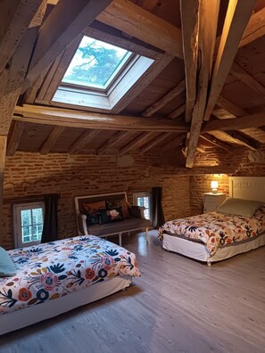 Comfort Quadruple Room, Ensuite - Le Jardin Des Cèdres (Lavaur)