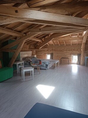 Comfort Quadruple Room, Ensuite - Le Jardin Des Cèdres (Lavaur)