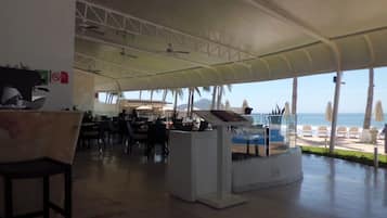 Breakfast, lunch and dinner served