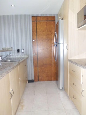 Familienapartment, 2 Schlafzimmer | Eigene Küche | Großer Kühlschrank, Mikrowelle, Herdplatte