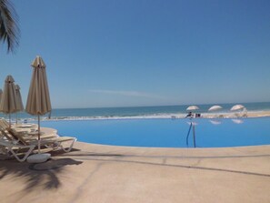Outdoor pool - Condo Royal 605 (Mazatlán)