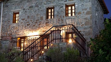 Façade de l’hébergement - soirée/nuit